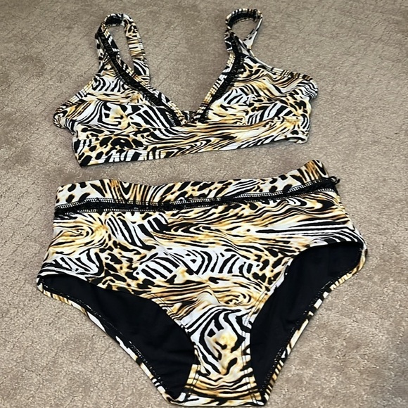 Animal print two-piece bikini size small - Picture 2 of 11